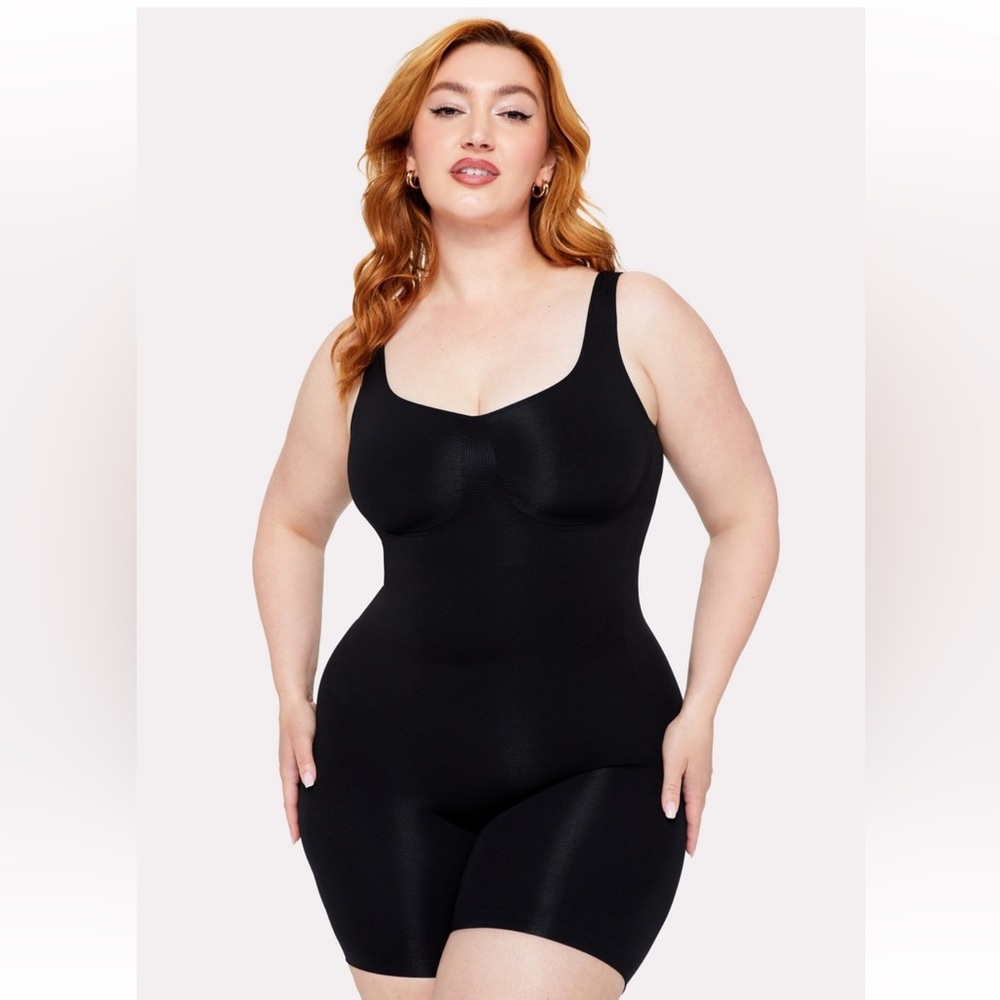 YITTY NWT Nearly Naked Shaping Mid Thigh Bodysuit In Iconic Black
